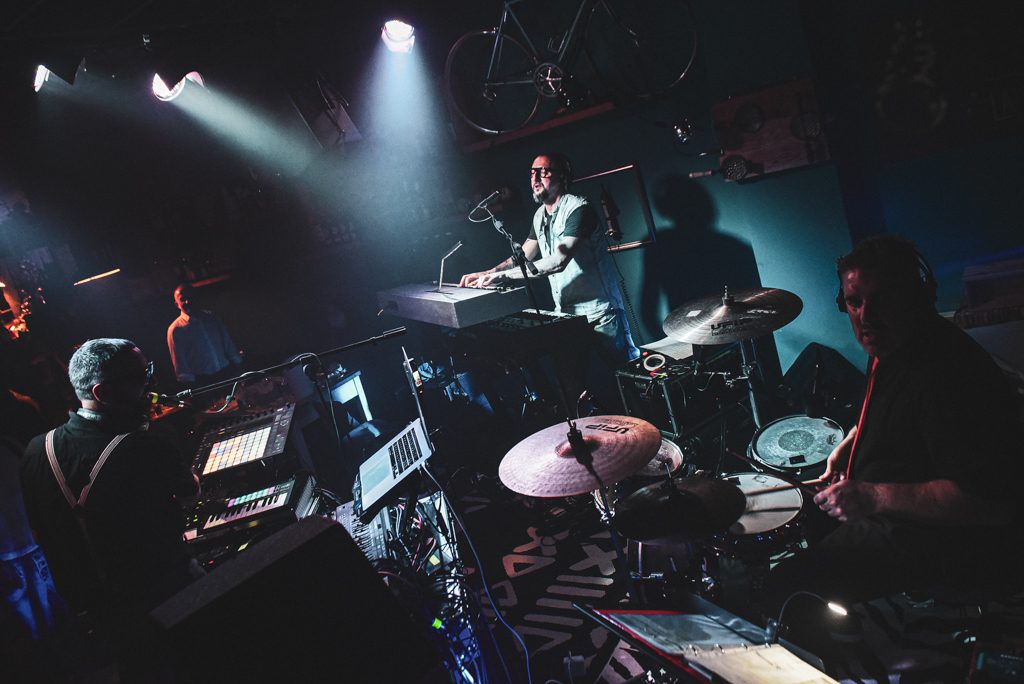 Tontotronic-band-02